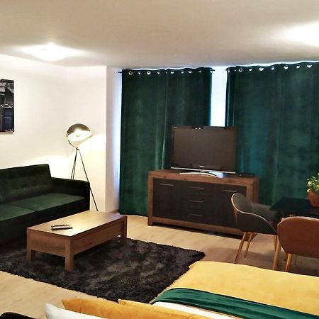 Downtown Studio Appartement Zielona Góra Buitenkant foto