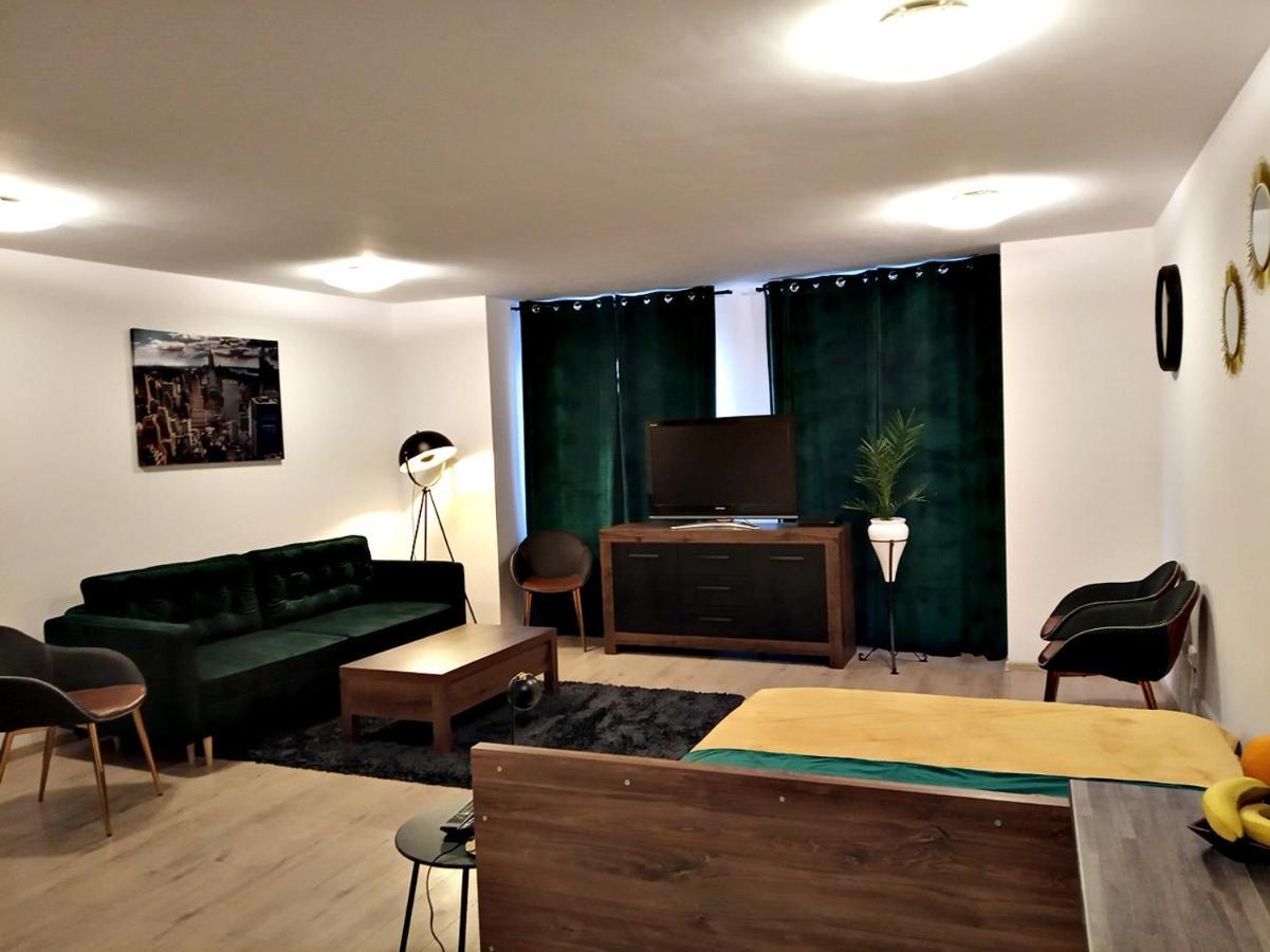 Downtown Studio Appartement Zielona Góra Buitenkant foto